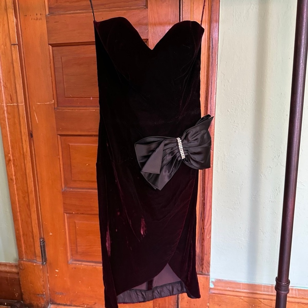 Elegant Velvet Dress with Bow Accent